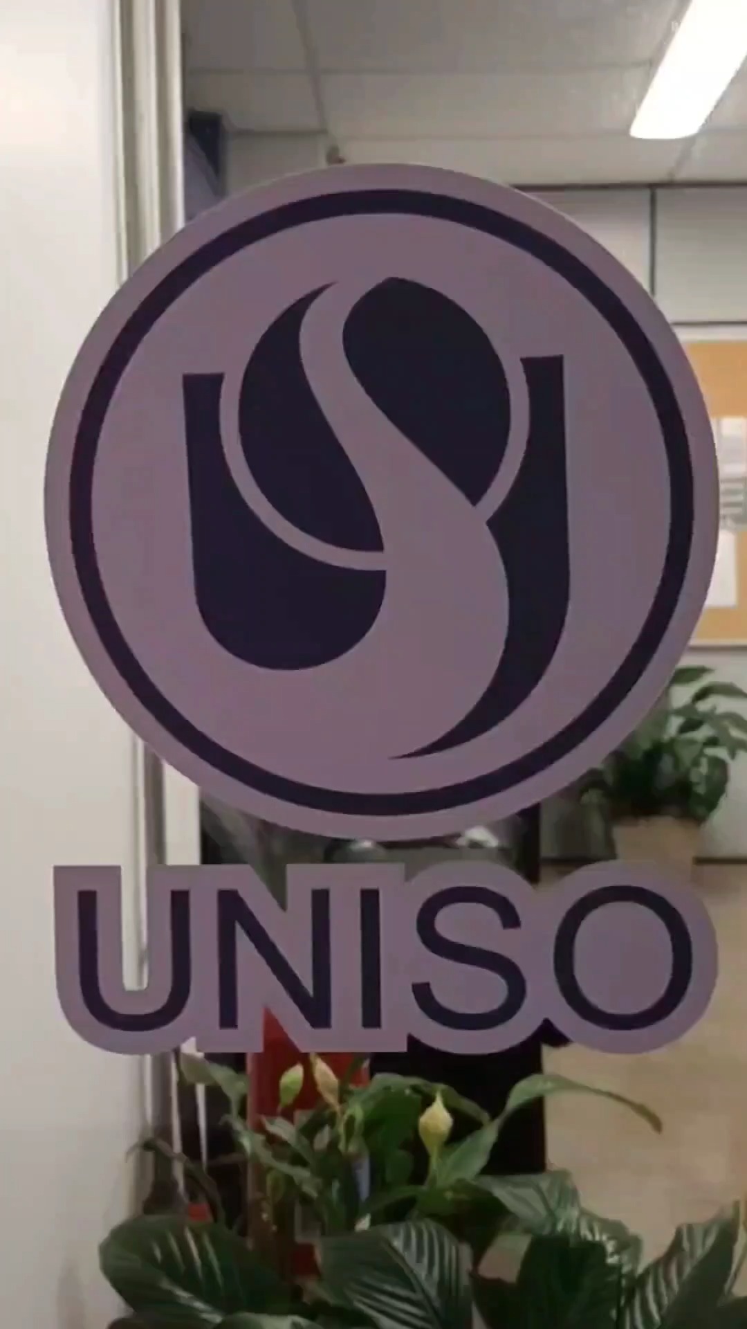 Um pouco de tudo, o tempo todo. 😍✨

Tem aula, tem encontro pelos corredores, tem pausa rápida e tem aquele momento que vira conversa sem nem perceber.

Dê o play e conta pra gente: qual parte do seu dia na Uniso é a sua cara? 💬💙

A Uniso é nota 5 no MEC! Confira no link da bio o cadastro da Instituição no Sistema e-MEC.
#DailyUniso #VidaUniversitária #RotinaUniso #Uniso #UniversidadeDeSorocaba #Nota5NoMEC