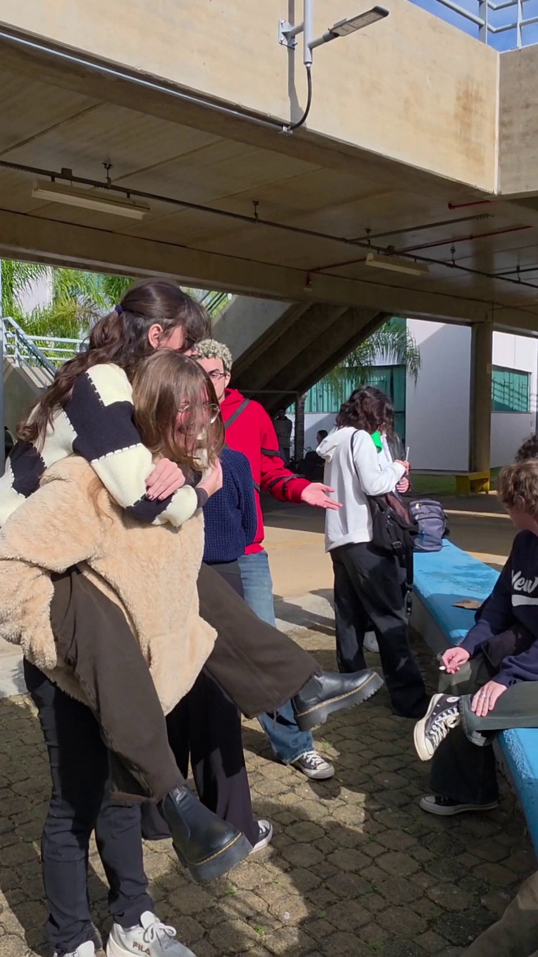 Depois de uma semana cheia de encontros, novidades e muita energia, é hora de mergulhar no segundo semestre! 🎓💙

Para encerrar o Uniso Welcome 2026.2, nossos professores deixaram uma mensagem especial para os alunos que estão de volta à rotina acadêmica.

Que este novo semestre seja cheio de aprendizados, descobertas, desafios e boas histórias para contar. Estamos juntos nessa! ✨

Um excelente semestre para todos! 👏

A Uniso é nota 5 no MEC! Confira no link da bio o cadastro da Instituição no Sistema e-MEC.

#UnisoWelcome #VoltaÀsAulas #VidaUniversitária #Uniso #VemPraUniso #UniversidadeDeSorocaba #Nota5NoMEC