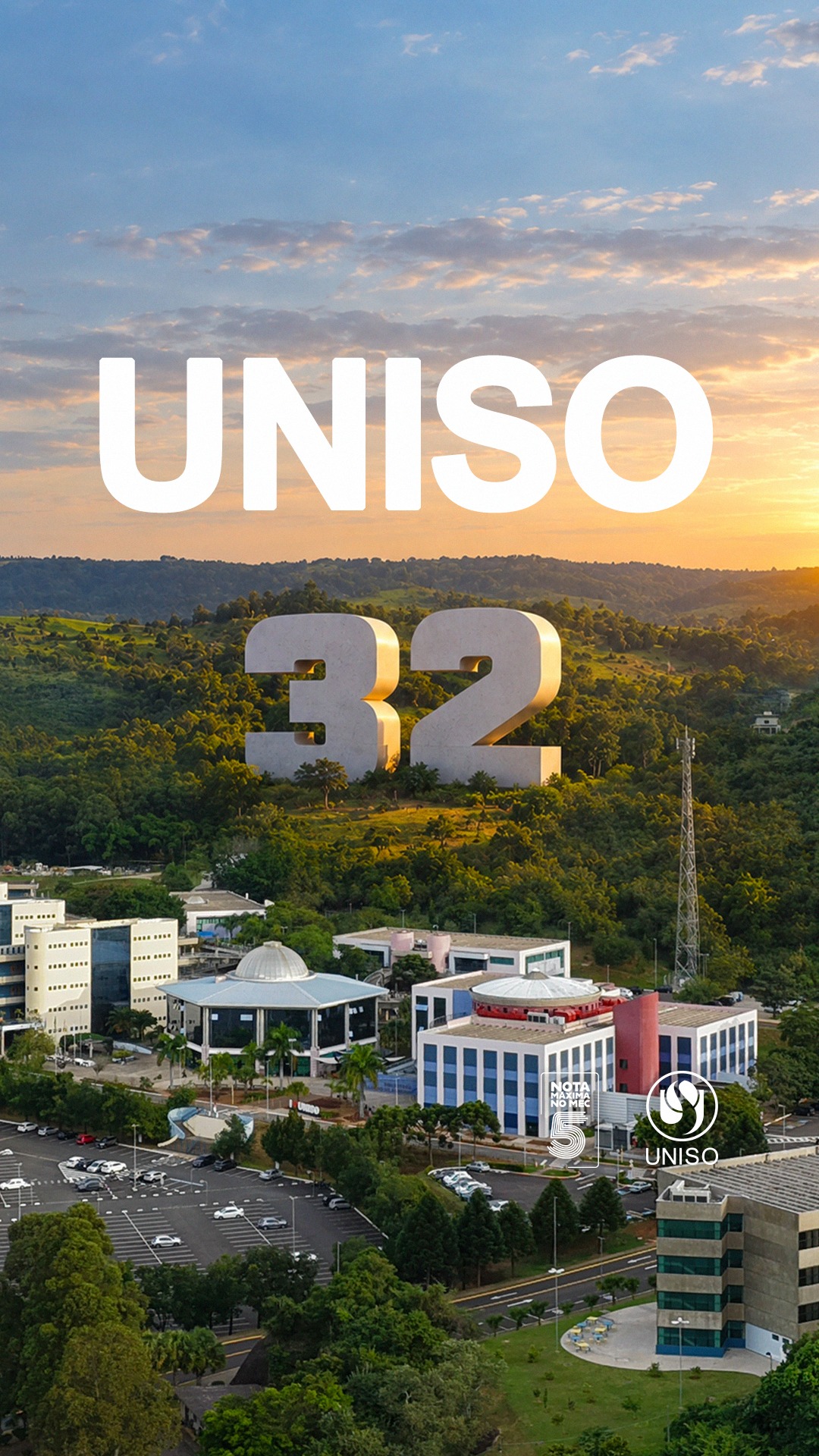 Hoje é dia de celebrar 32 anos de histórias, conquistas e, principalmente, pessoas que fazem parte da trajetória da Uniso! 🎓💙

Neste aniversário, reunimos alguns registros que fazem parte da nossa memória para relembrar momentos que ajudaram a construir a Universidade que somos hoje. Uma história que continua sendo escrita todos os dias, por alunos, professores, funcionários e toda a nossa comunidade.

E aniversário bom tem comemoração! 🎉 Os alunos do período da manhã já aproveitaram pipoca e sorvete, e a festa continua no período noturno, com mais momentos especiais para celebrar essa história juntos.

Parabéns, Uniso, pelos seus 32 anos! Que venham muitos outros capítulos dessa história. 💙

A Uniso é nota 5 no MEC! Confira no link da bio o cadastro da Instituição no Sistema e-MEC.
#Uniso32Anos #AniversárioUniso #HistóriaUniso #UniversidadeDeSorocaba #Nota5NoMEC