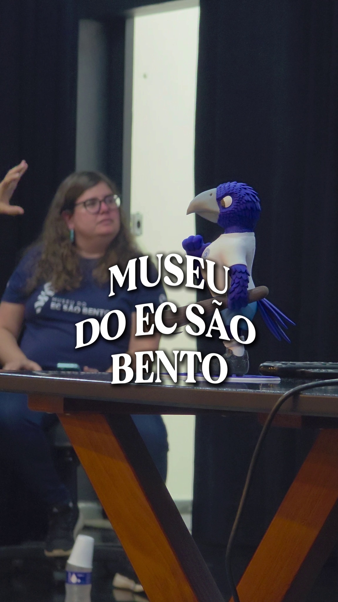 ⚽💙 A história também está nas arquibancadas, nas memórias e nas pessoas que constroem a cultura de uma cidade!

Durante a Semana de História 2026, a Uniso promoveu uma atividade dedicada à trajetória do Museu do Esporte Clube São Bento e à história de sua torcida organizada, fundada por mulheres.

Um encontro entre memória, esporte e identidade local, que mostra como o conhecimento histórico se conecta à comunidade e ajuda a valorizar histórias que fazem parte da nossa região.

Essa iniciativa também representa a presença da Uniso para além dos espaços universitários, aproximando seus cursos, estudantes e conhecimentos das histórias e experiências que movimentam Sorocaba e Região. 💙

🎥 Dê o play e conheça um pouco dessa atividade!

🎥: Felippe Oliveira

A Uniso é nota 5 no MEC! Confira no link da bio o cadastro da Instituição no Sistema e-MEC.
#HistóriaUniso #EsporteClubeSãoBento #Memória #Cultura #UniversidadeDeSorocaba